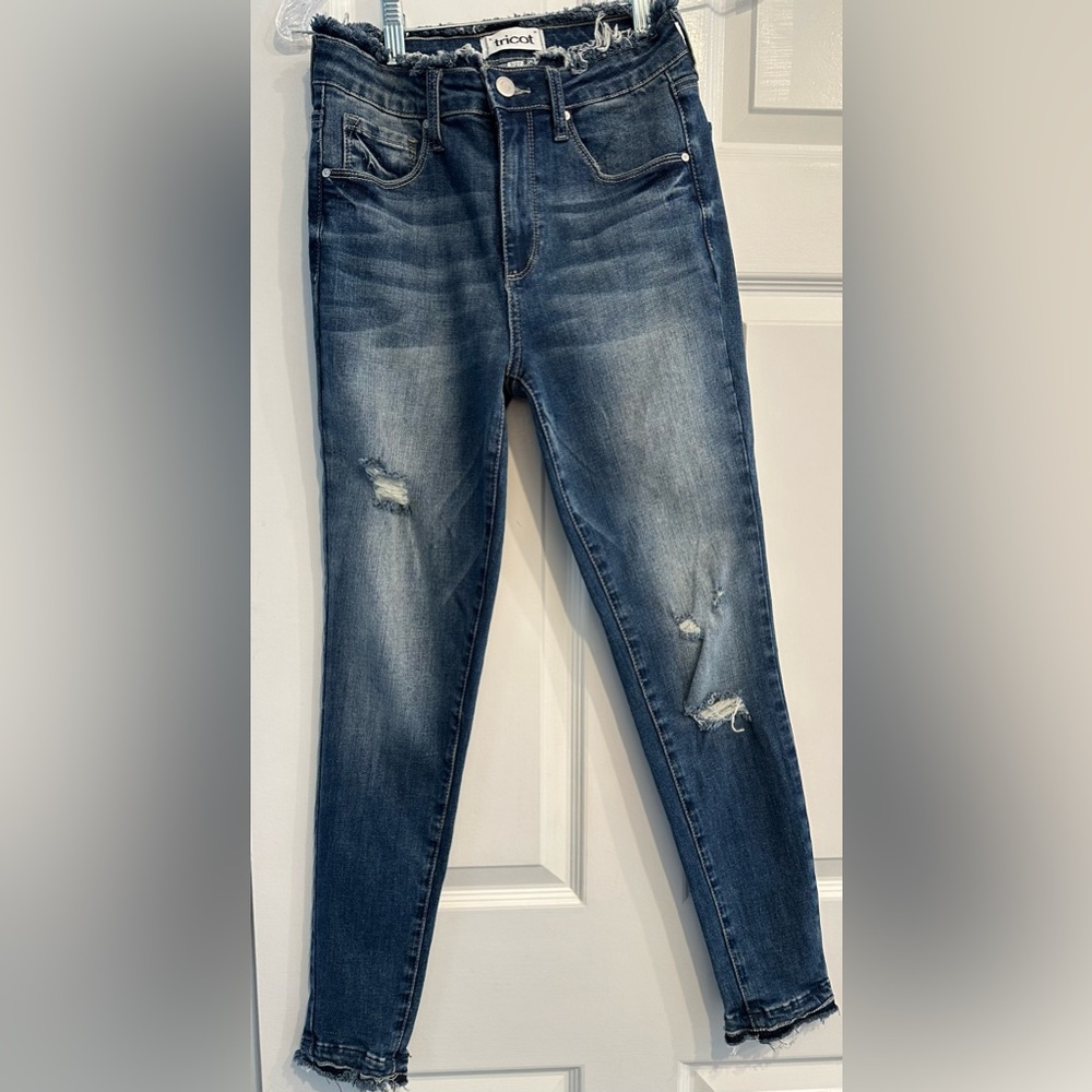 Tricot skinny distressed jeans with frayed/raw hem. Barely worn. Size 5/27